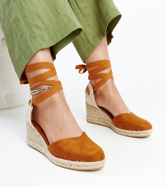 Brązowe wiązane espadryle na koturnie 38