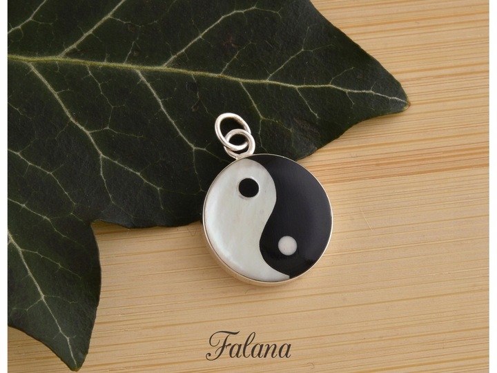 WISIOR YIN YANG DOBRO I ZŁO SIŁY WSZECHŚWIATA w0572