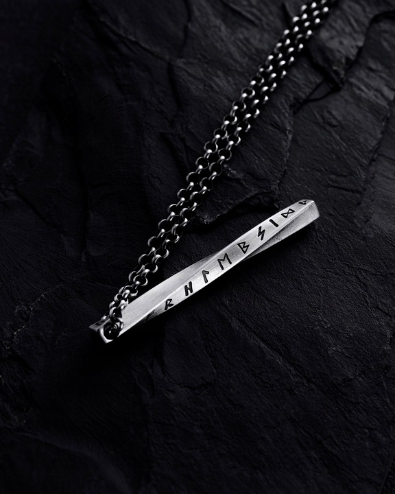 Srebrny wisiorek na łańcuszku RUNY - OBEREGI