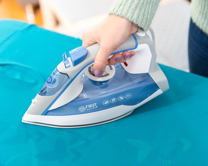 Żelazko parowe PRASOWANIE W PIONIE First Austria