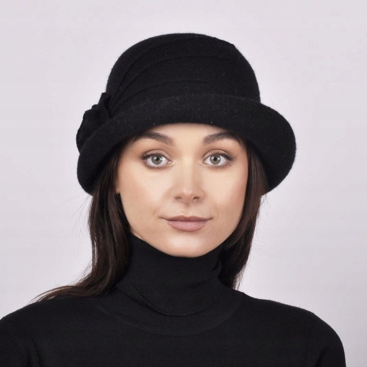 Czarny kapelusz dzianinowy asymetryczny ESTER