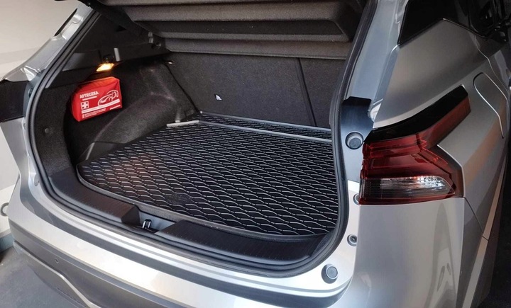 APTECZKA SAMOCHODOWA CAŁA EUROPA Z KOCEM TERMICZNYM USTNIK DIN 13164 PLUS