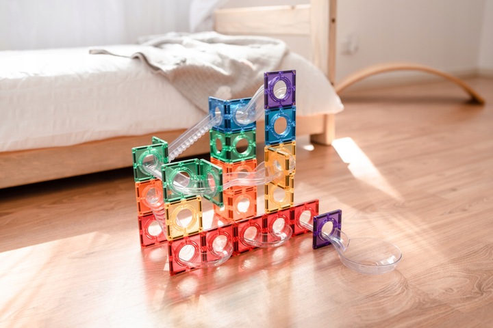 Connetix klocki magnetyczne Ball Run kulodrom 92 szt. + gratis