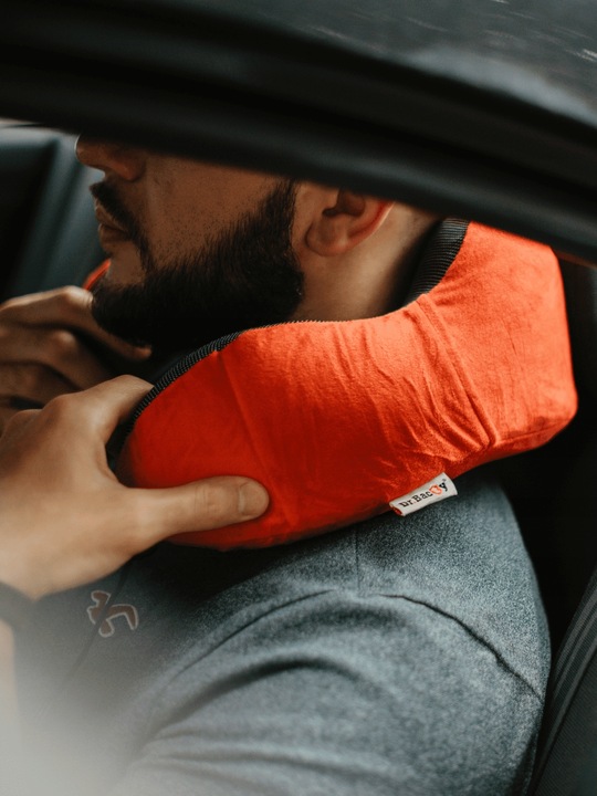 Poduszka podróżna na szyję Dr.Bacty + Gratisy - Czerwona