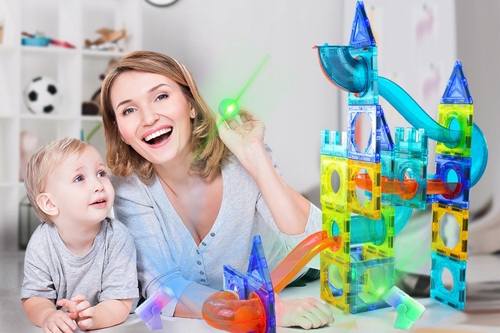 EDUKACYJNA ZABAWKA DLA DZIECKA 4 5 6 7 8 LATKA ZAMEK KLOCKI MAGNETYCZNE