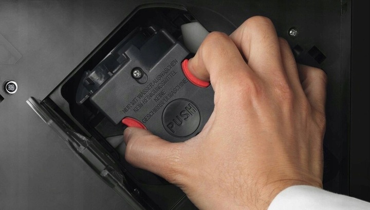 Ekspres do kawy z młynkiem DeLonghi Magnifica S ECAM 22.110.B CZARNY