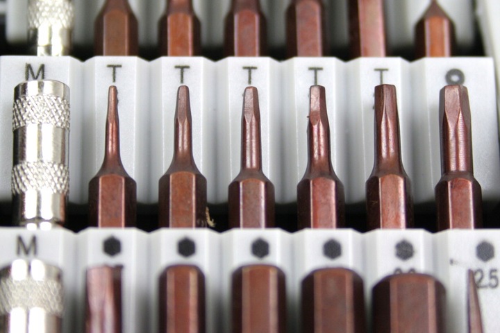 ZESTAW PRECYZYJNYCH ŚRUBOKRĘTÓW 60W1 BITY WKRĘTAK TORX MAGNETYCZNE MAGNES