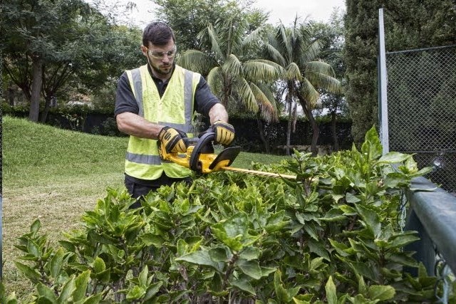 DEWALT Nożyce do żywopłotu AKUMULATOROWE 18V DCM563PB