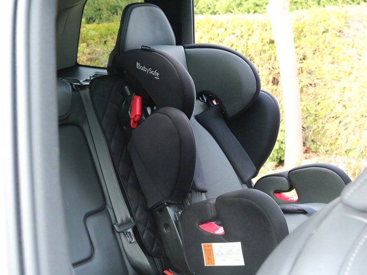 MOCNA MATA OCHRONNA POD FOTELIK SAMOCHODOWY OCHRANIACZ OSŁONA PODKŁADKA