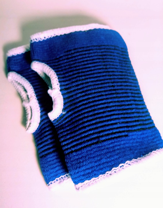 ŚCIĄGACZ NA RĘKĘ OPASKA ELASTYCZNA UCISKOWA OCHRANIACZ na DŁOŃ DŁONIE 2 SZT