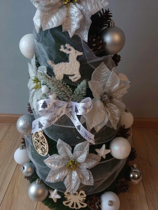 STOŻEK choinka DEKOROWANY z ozdobami 140 cm UBRANA