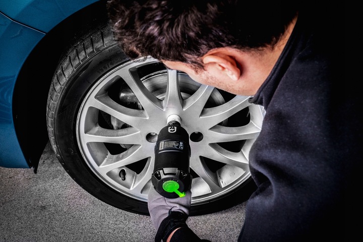 KLUCZ UDAROWY PNEUMATYCZNY KOMPOZYTOWY Z UDAREM DO KÓŁ 1560 Nm 1/2"