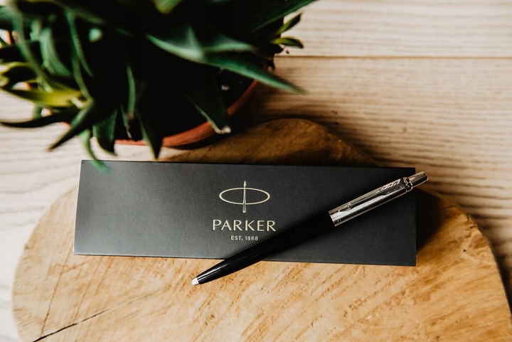 Długopis parker jotter z grawerem na prezent z własnym napisem logo tekstem