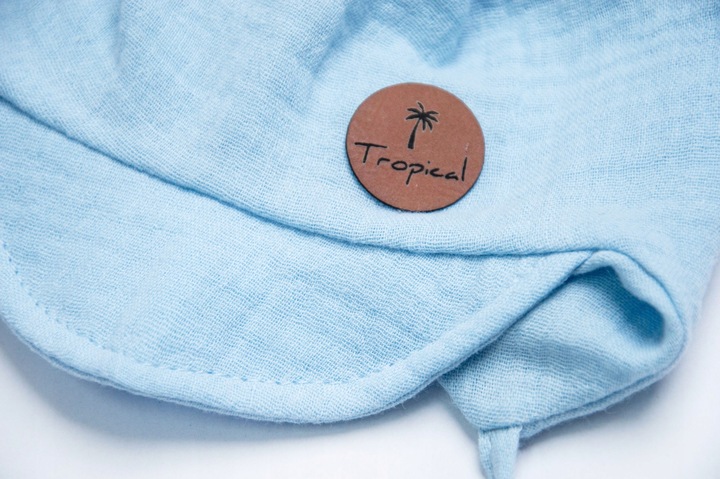 CZAPKA Z MUŚLINU letnia z daszkiem błękit 48-50