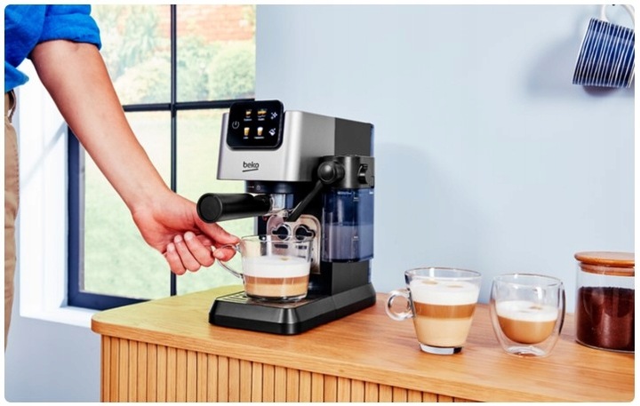 Kolbowy ekspres ciśnieniowy Beko Caffeexperto CEP5304X 1628 W czarny