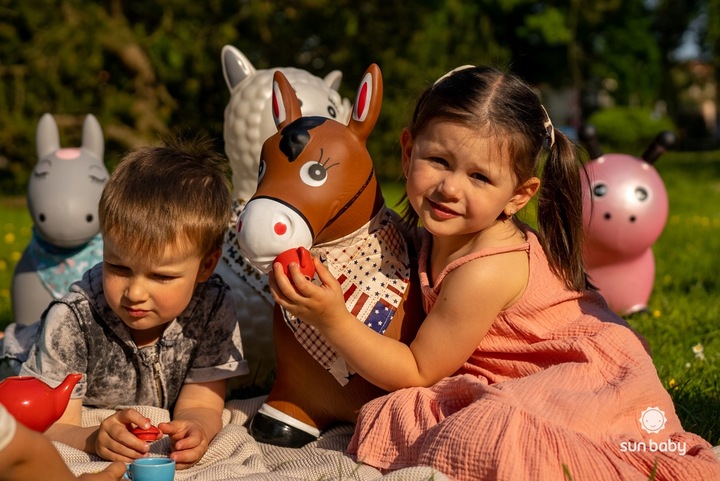 Skoczek pluszowy dla dzieci do skakania Konik brązowy z pompką