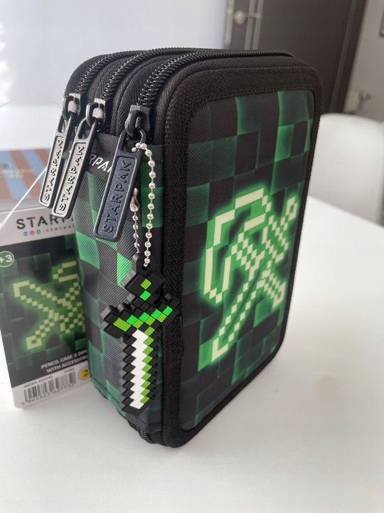 PIÓRNIK SZKOLNY TRZYKOMOROWY Z WYPOSAŻENIEM DLA CHŁOPCA PIXEL