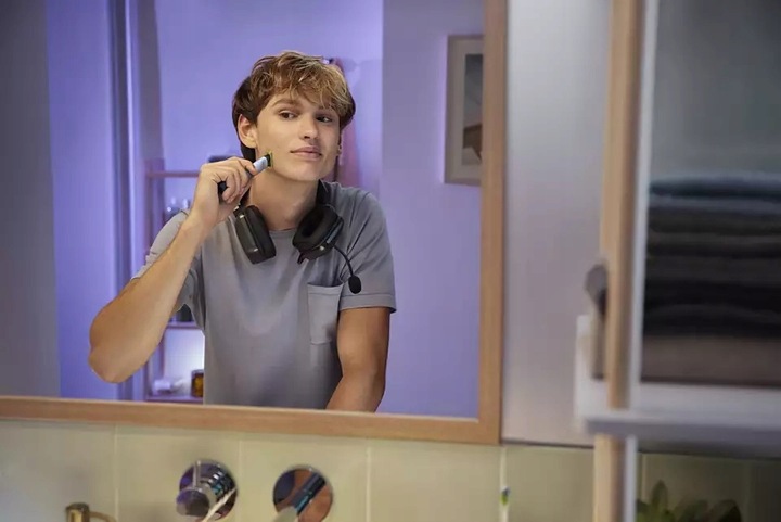 Golarka Philips OneBlade First Shave z ostrzem do skóry wrażliwej QP1324/20