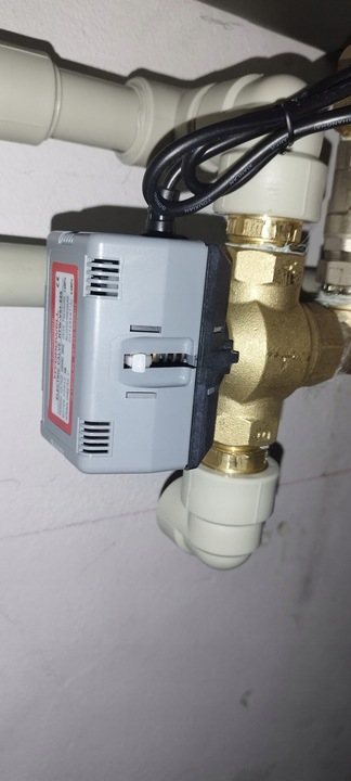 Zawór trójdrożny - dzielący 3 drogowy Hydrowell.