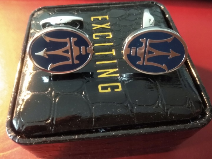 Exciting spinki do mankietów koszuli Maserati w ekskluzywym Etui