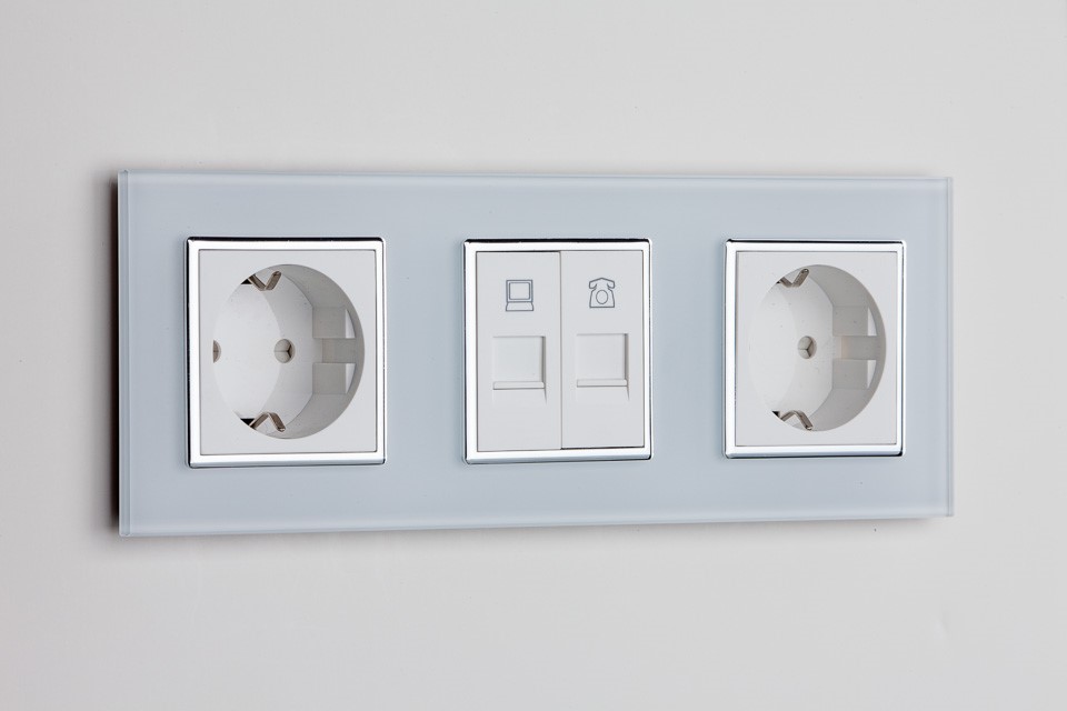 701G2USB-64 WŁĄCZNIK POJEDYN.+GNIAZDO+2XUSB LIVOLO