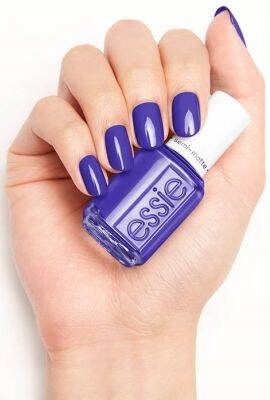 Essie Lakier 792 Serving Looks