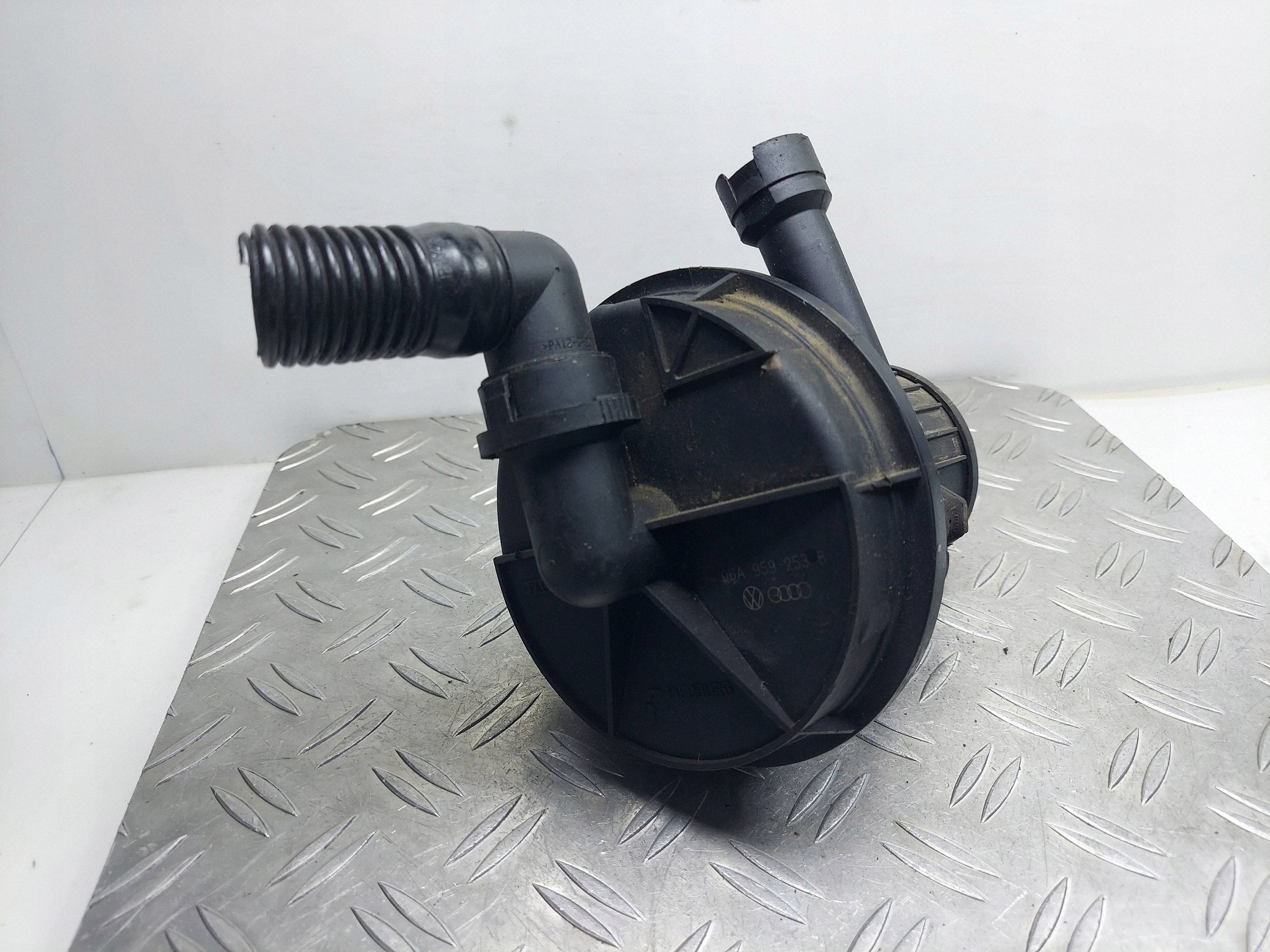POMPA POWIETRZA WTÓRNEGO SKODA OCTAVIA 1 I 1.6 06A959253B 06A131333C