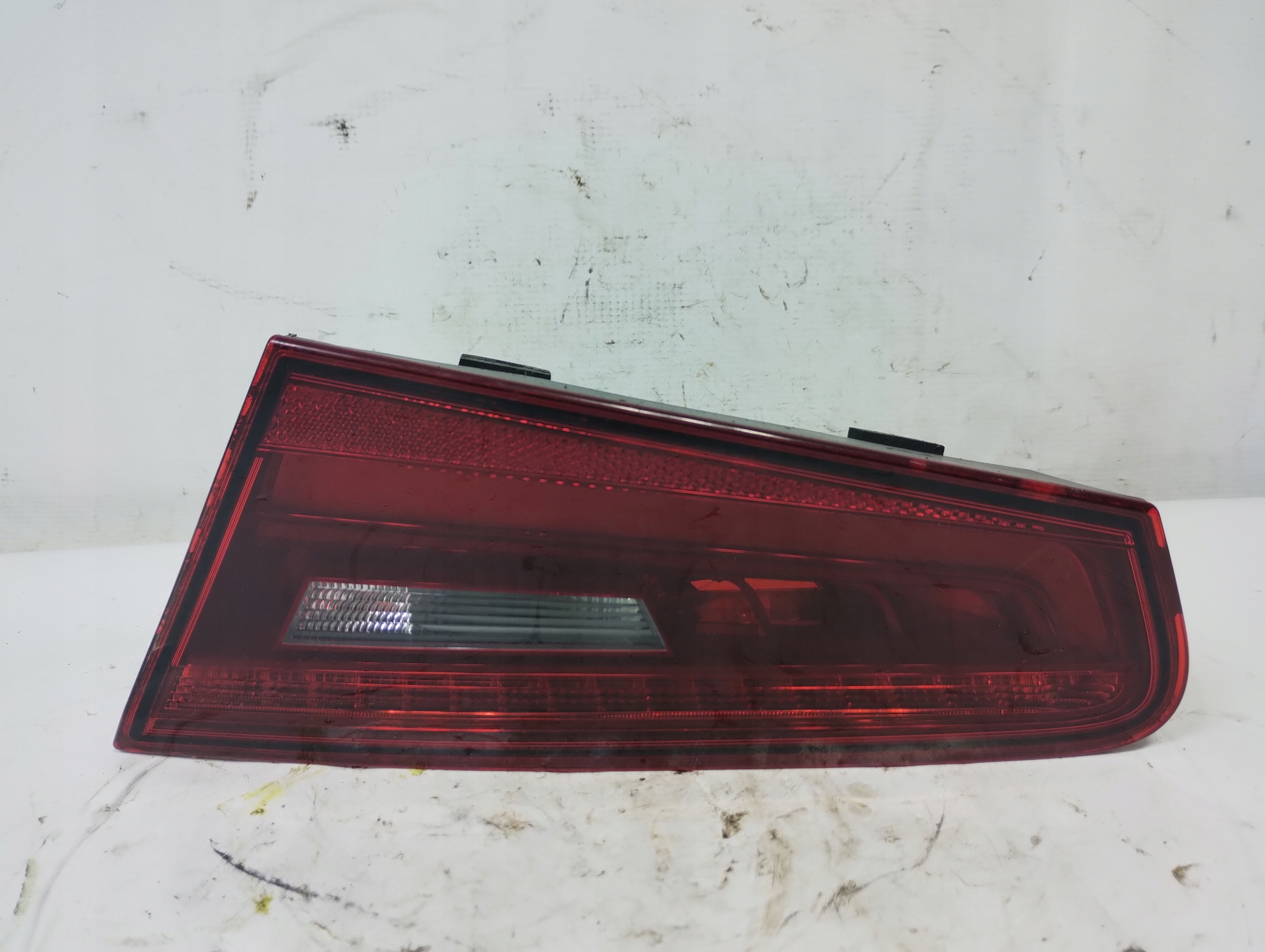 AUDI A3 8V LAMPA TYŁ KLAPA 8V3945093B 81070102 PRAWA