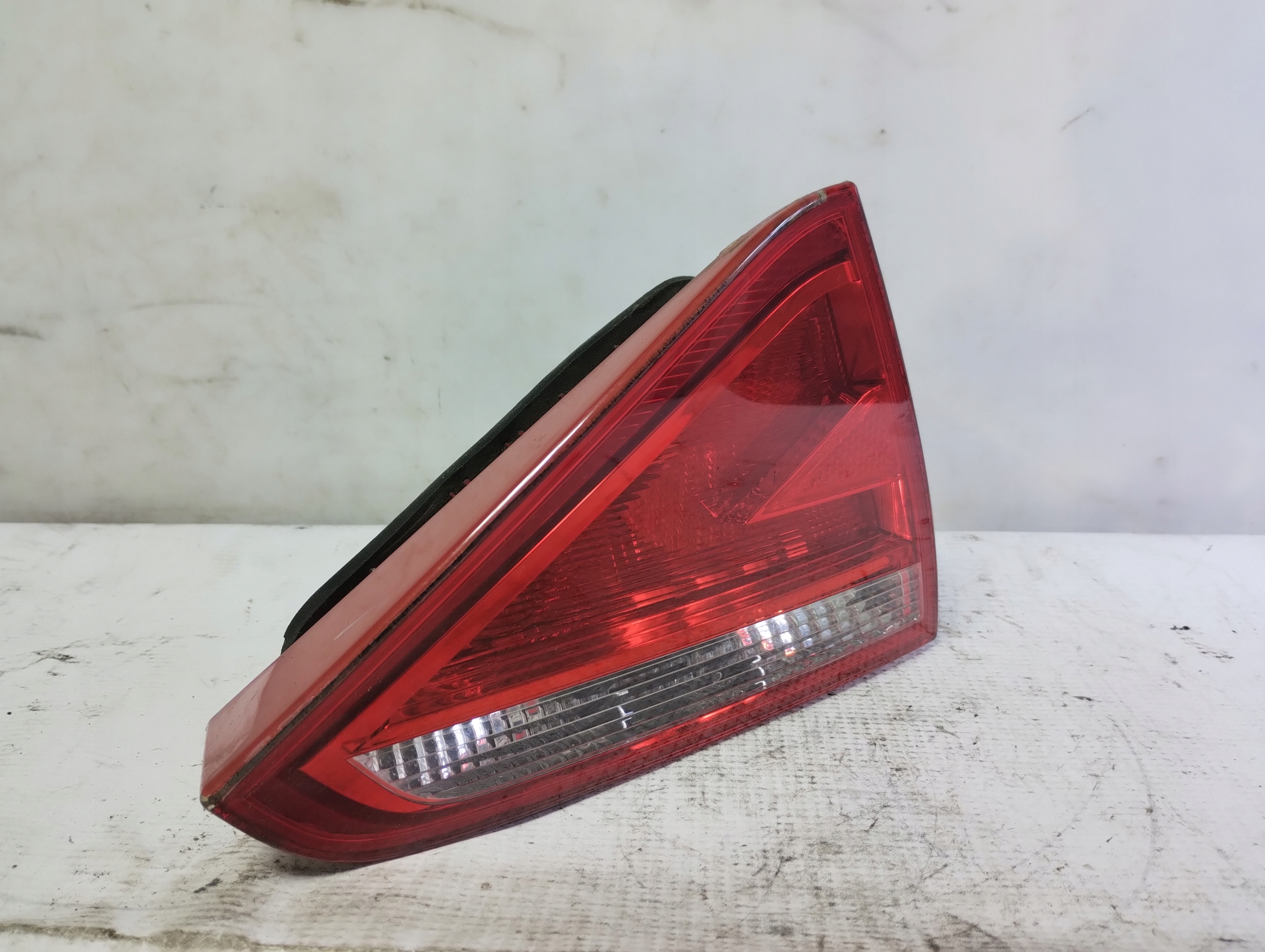 AUDI A5 8T LAMPA TYŁ KLAPA LEWA 8T0945093