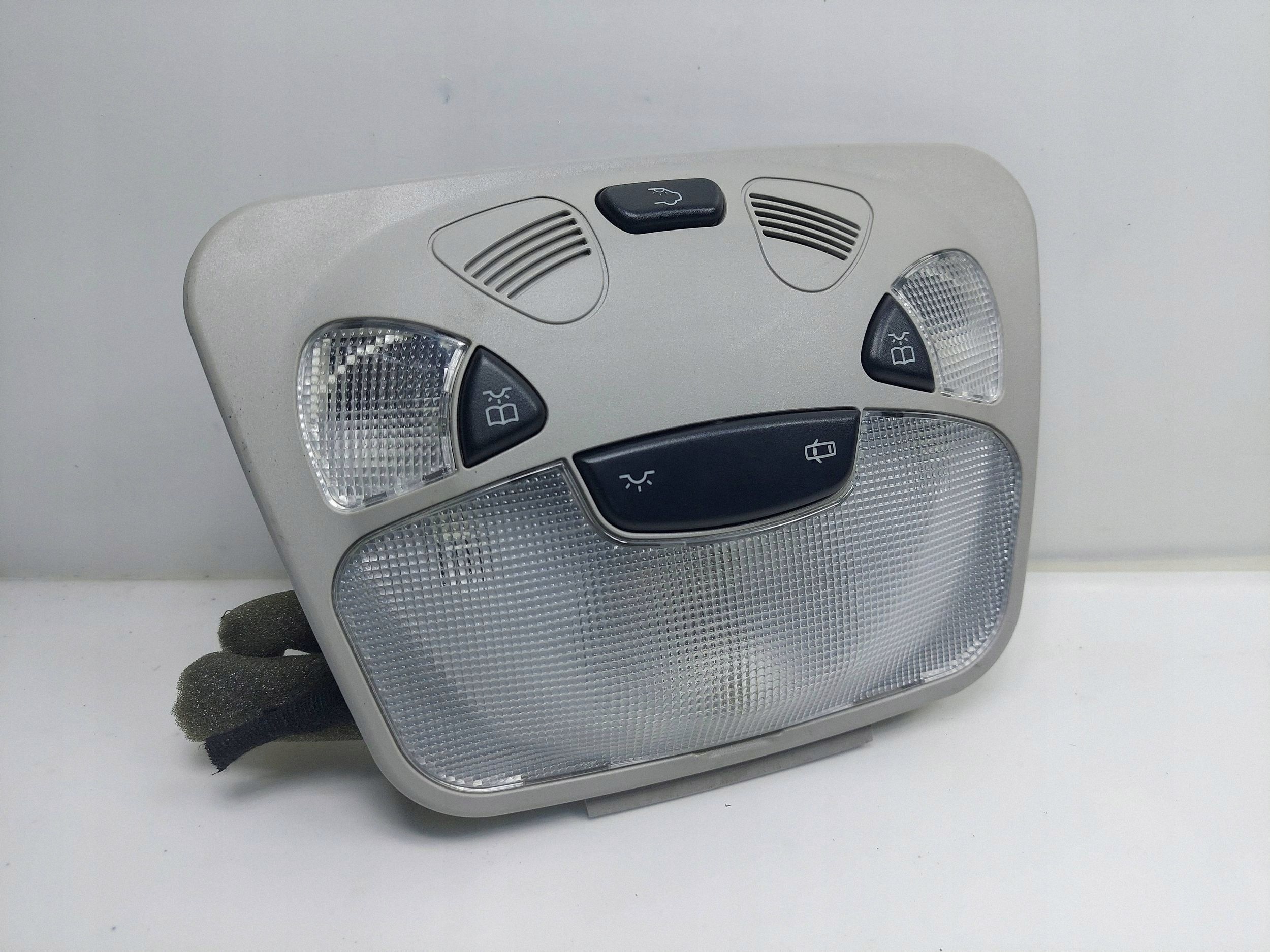 LAMPKA OŚWIETLENIE KABINY MERCEDES W203 A2038204601