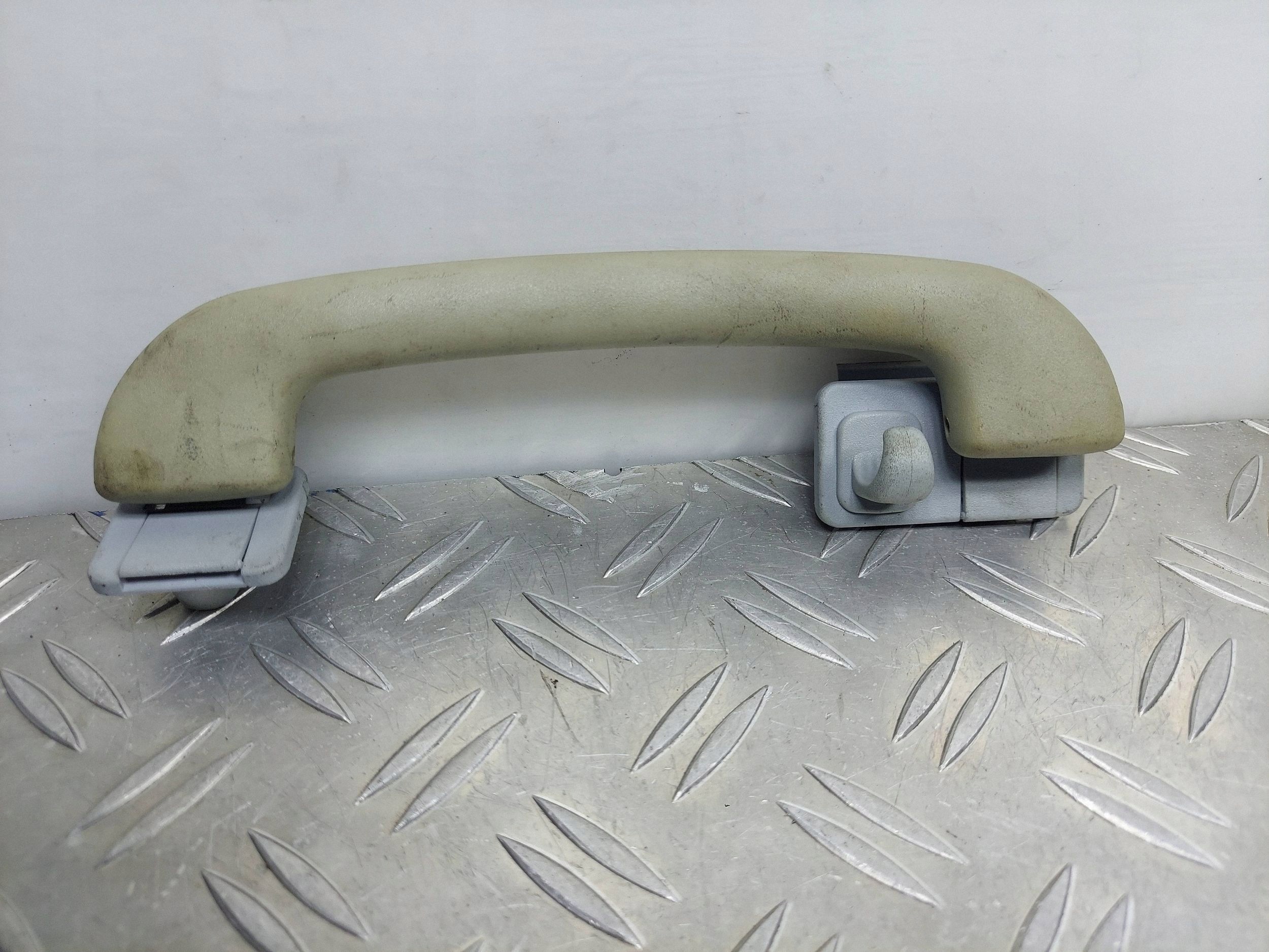 UCHWYT RĄCZKA PODSUFITKI MERCEDES W208 A2088100351