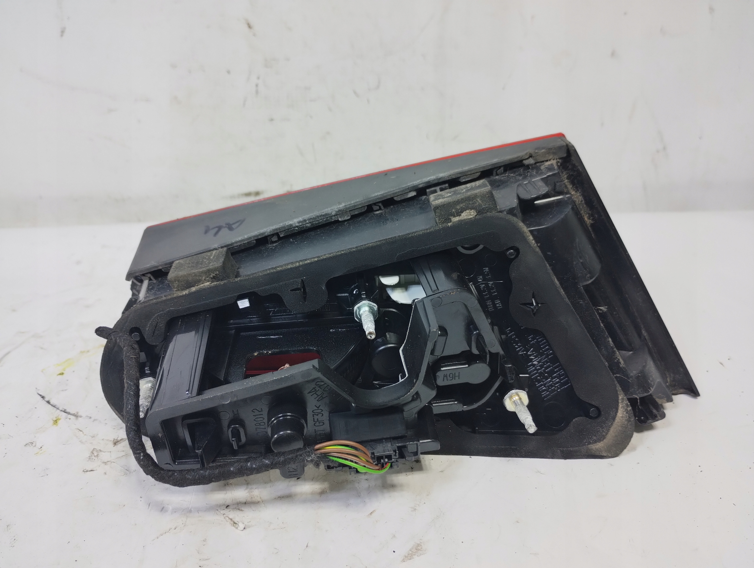 AUDI A3 8V LAMPA TYŁ KLAPA 8V3945093B 81070102 PRAWA