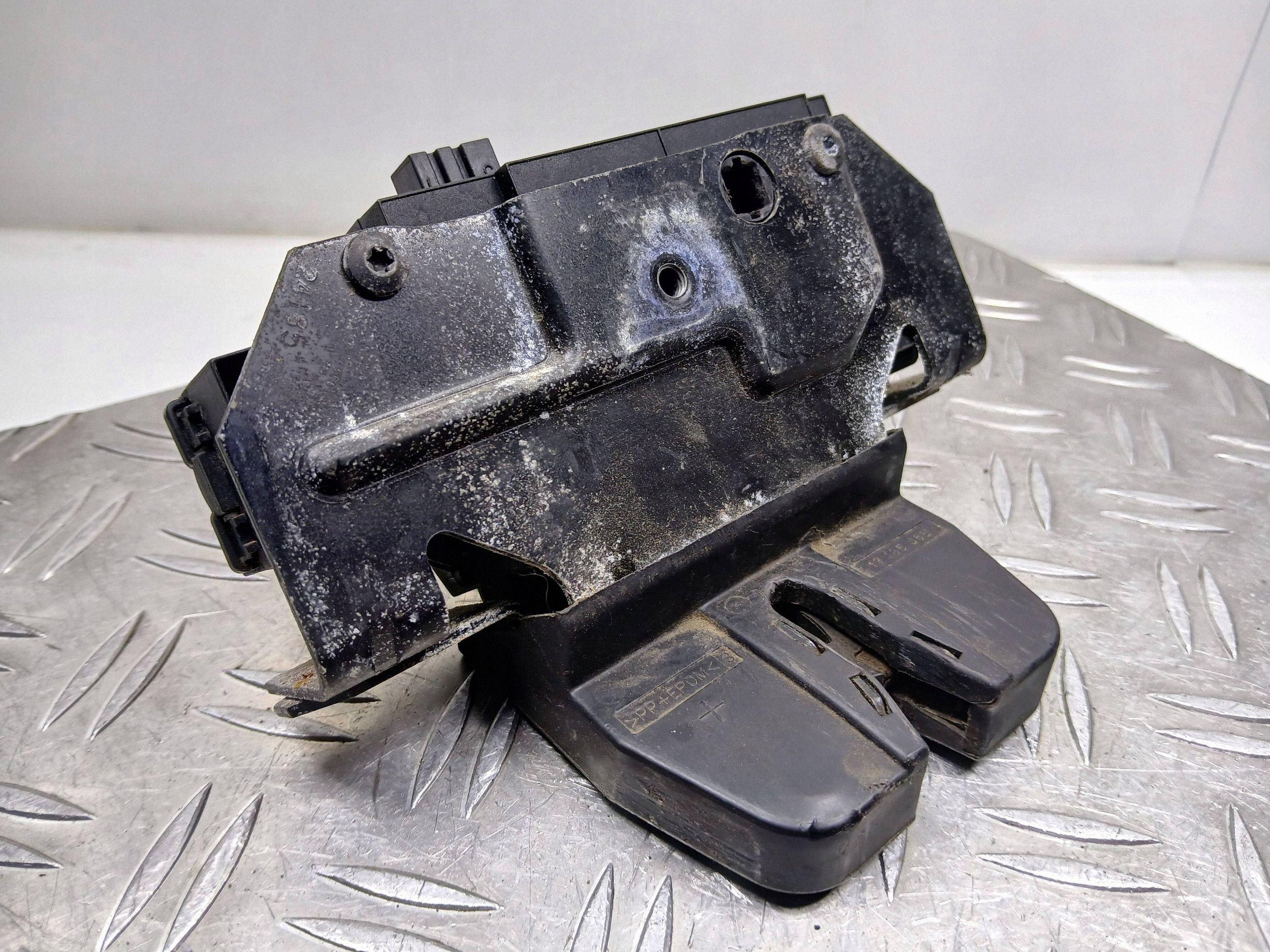 ZAMEK KLAPY BAGAŻNIKA OPEL VECTRA C KOMBI 495072894 13185566