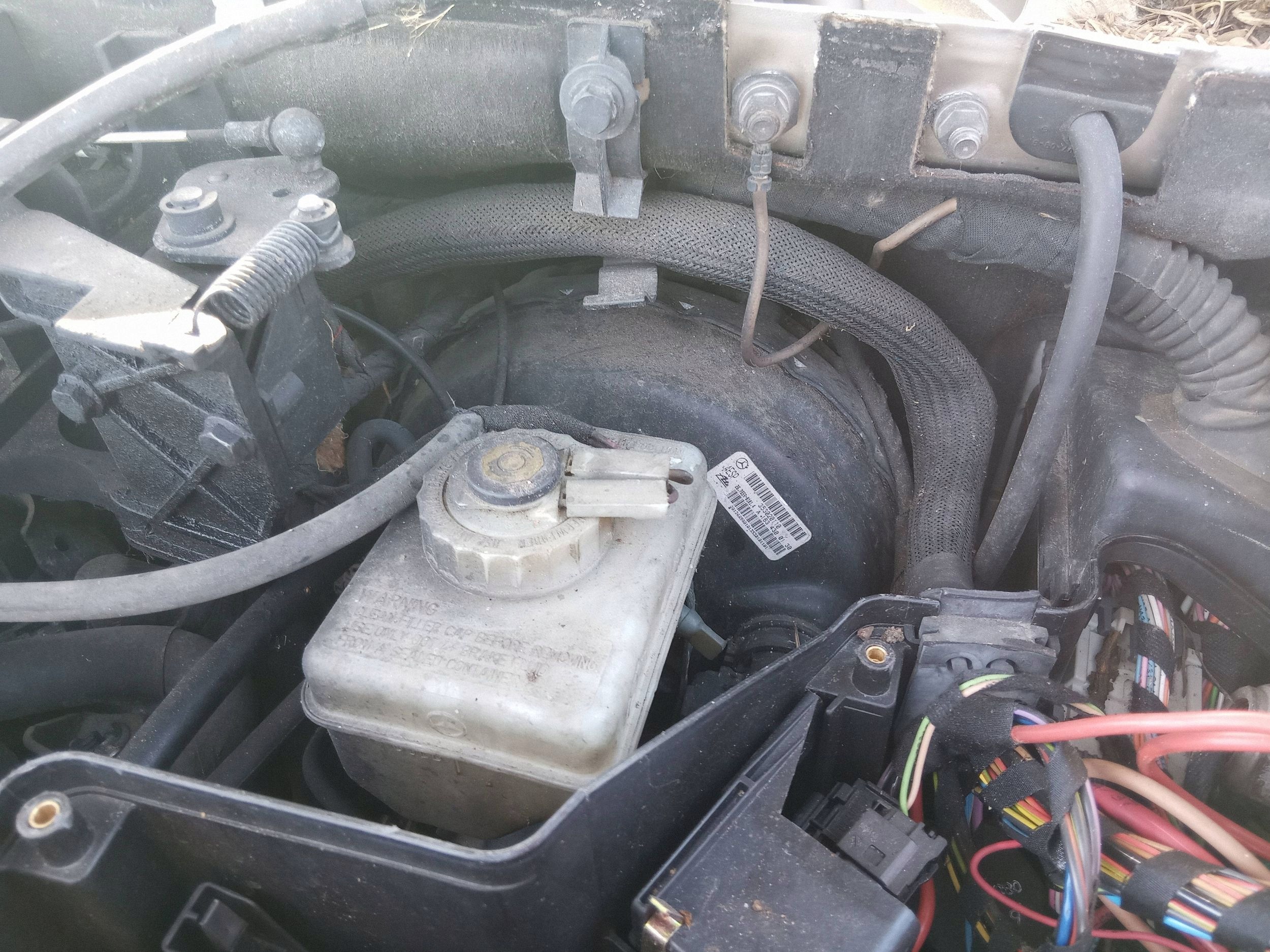Serwo hamulcowe Mercedes ML W163 a1634300130