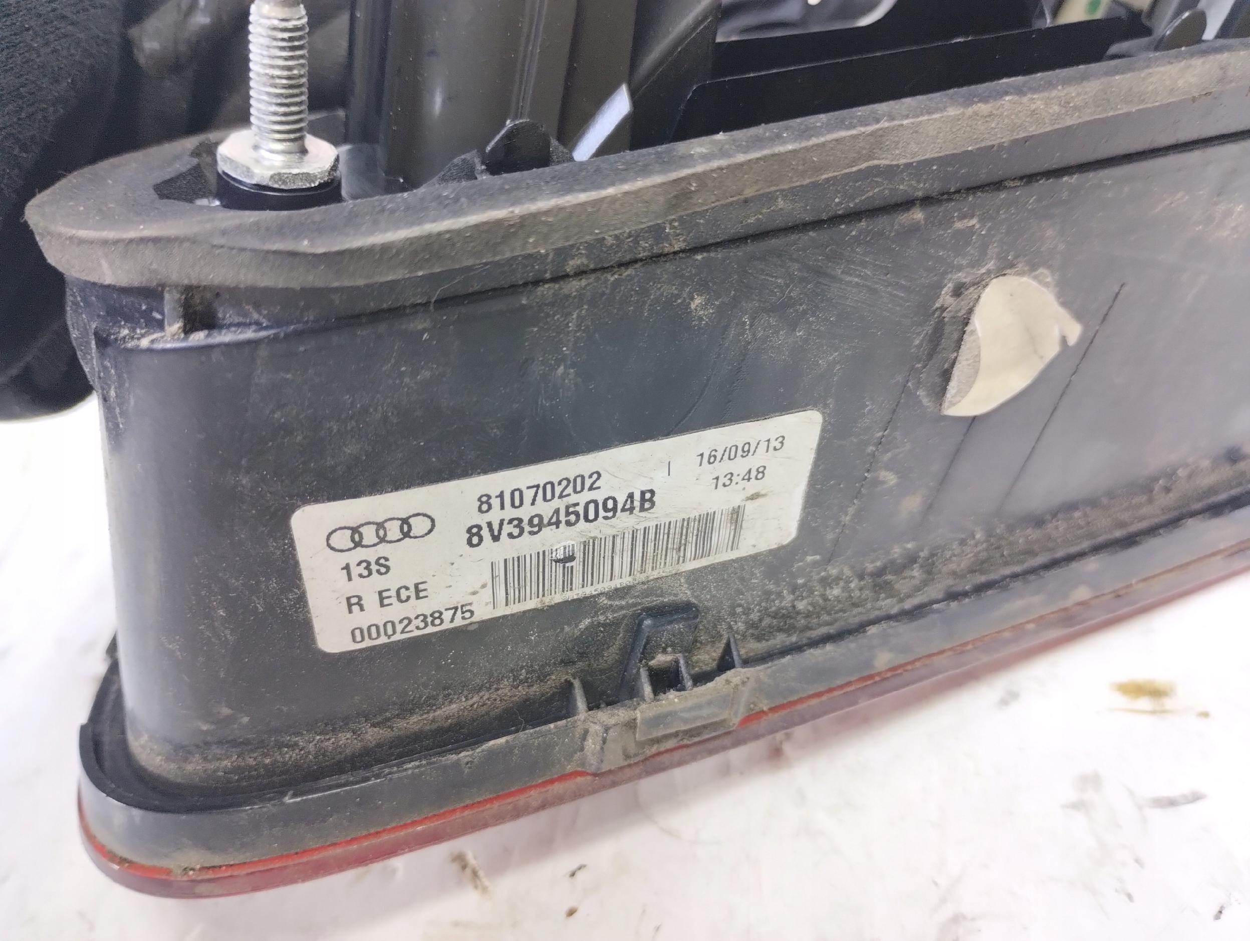 AUDI A3 8V LAMPA TYŁ KLAPA 8V3945093B 81070102 PRAWA