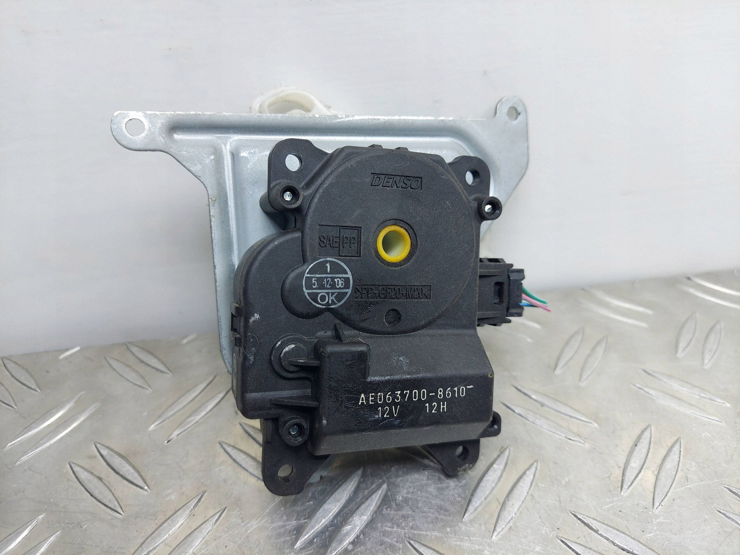 SILNICZEK NAGRZEWNICY TOYOTA AVENSIS T25 063700-8610