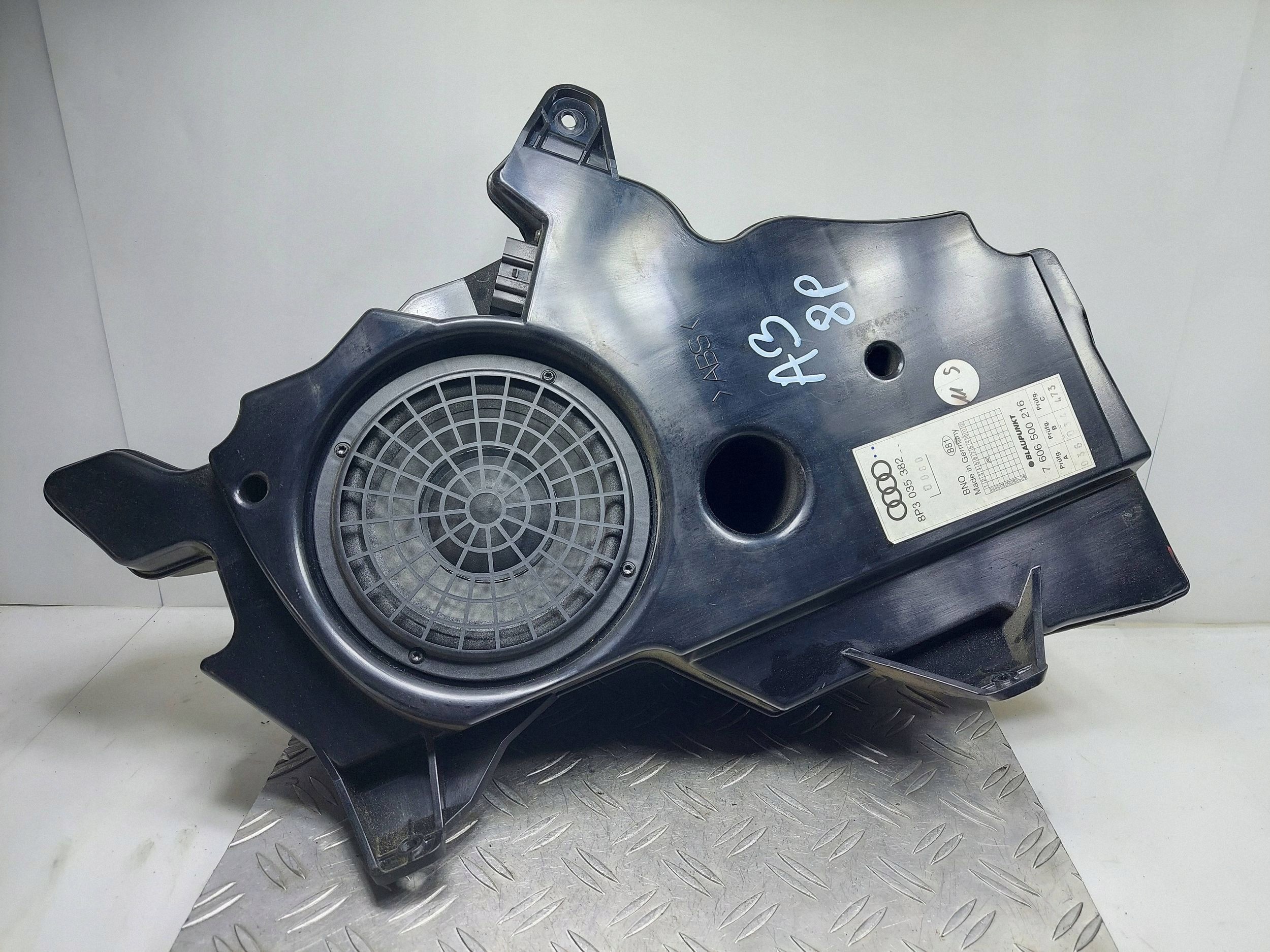 GŁOŚNIK SUBWOOFER AUDI A3 8P 8P3035382