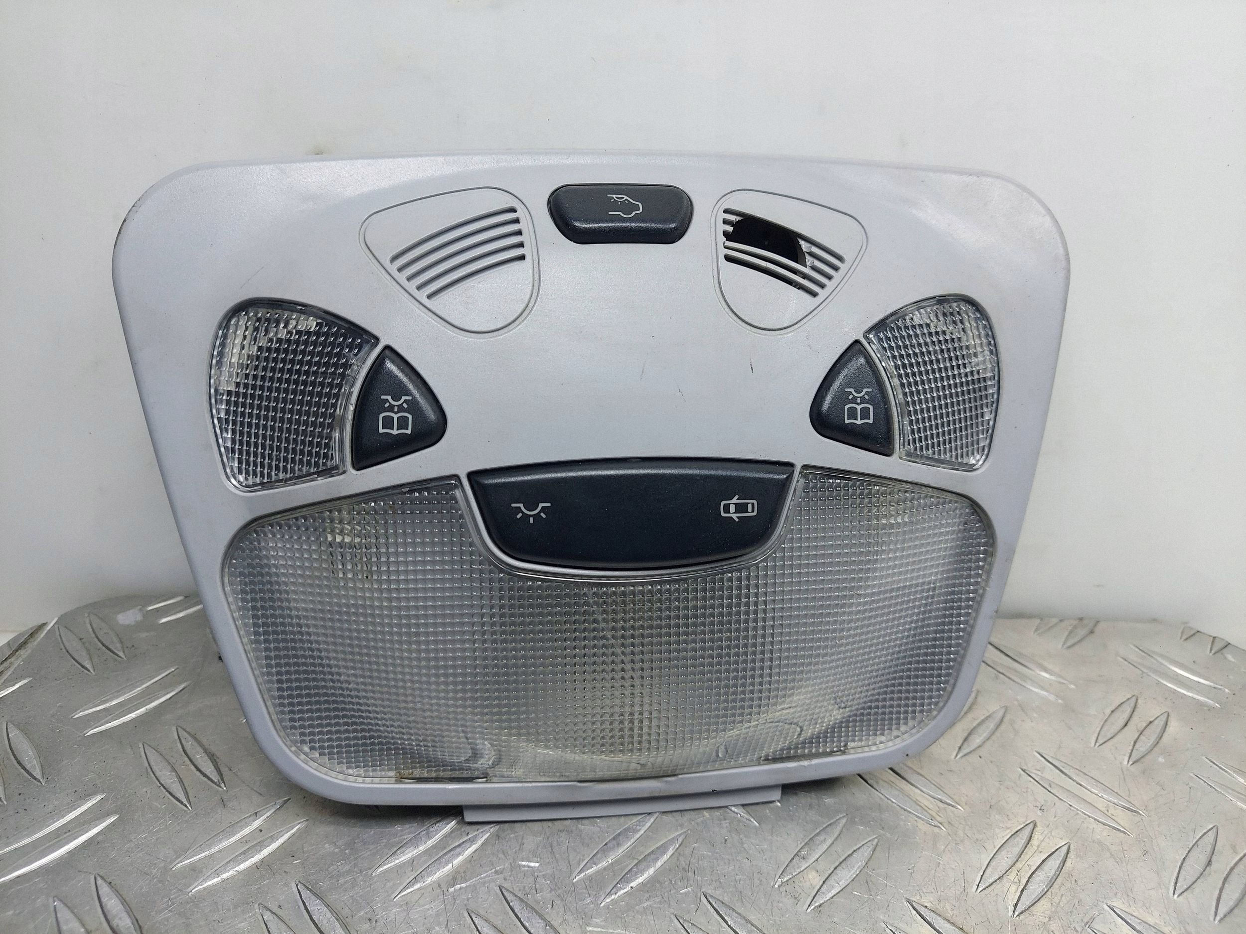 LAMPKA OŚWIETLENIE PODSUFITKI KABINY MERCEDES W203 A2038202301