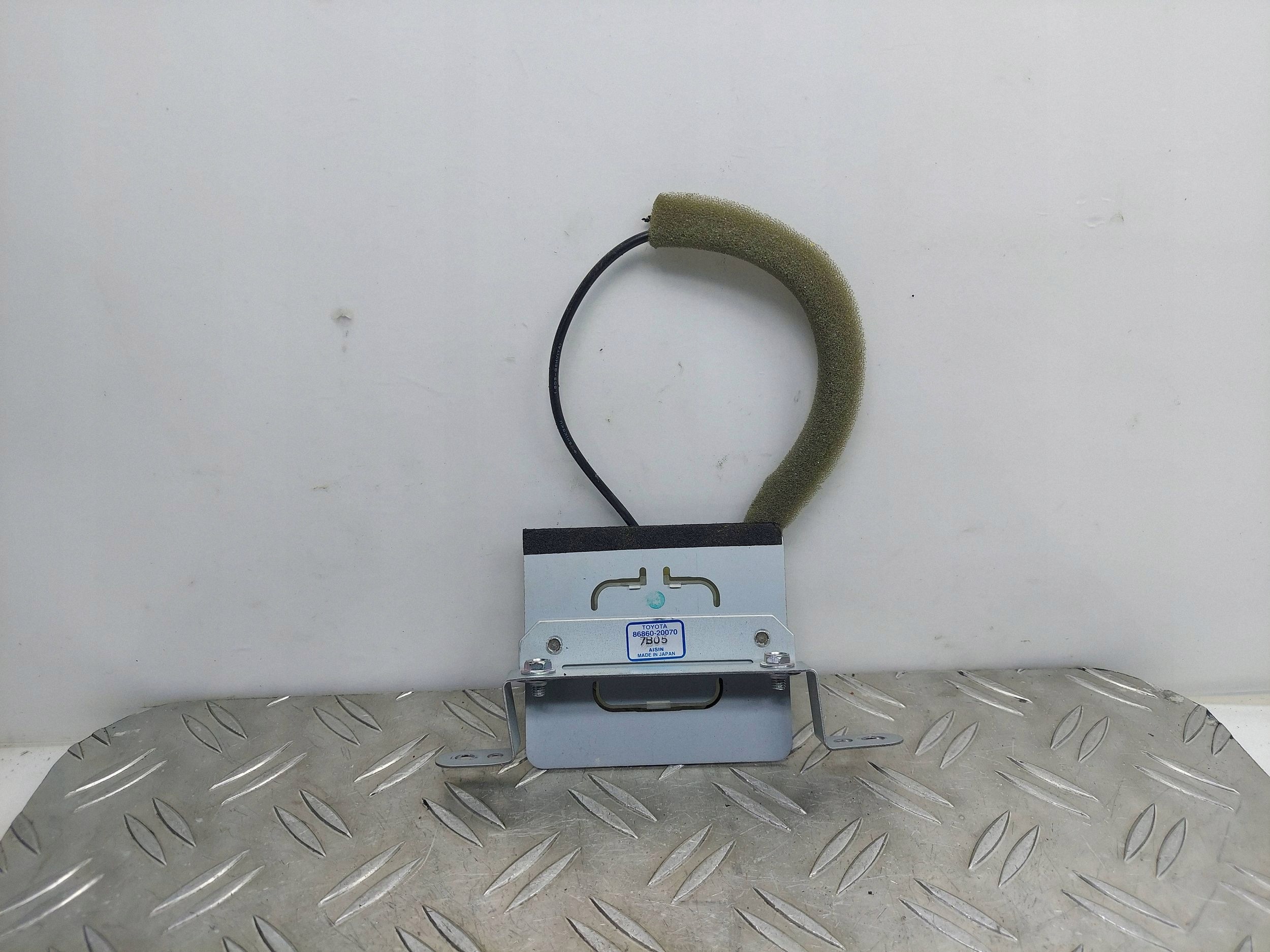 ANTENA GPS WZMACNIACZ TOYOTA AVENSIS T25 86860-20070