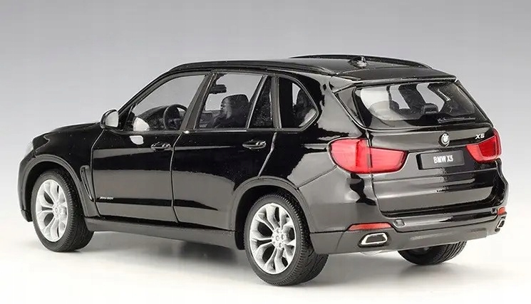 Model BMW X5 w skali 1:24 czarna kolekcjonerska miniatura luksusowego SUV-a