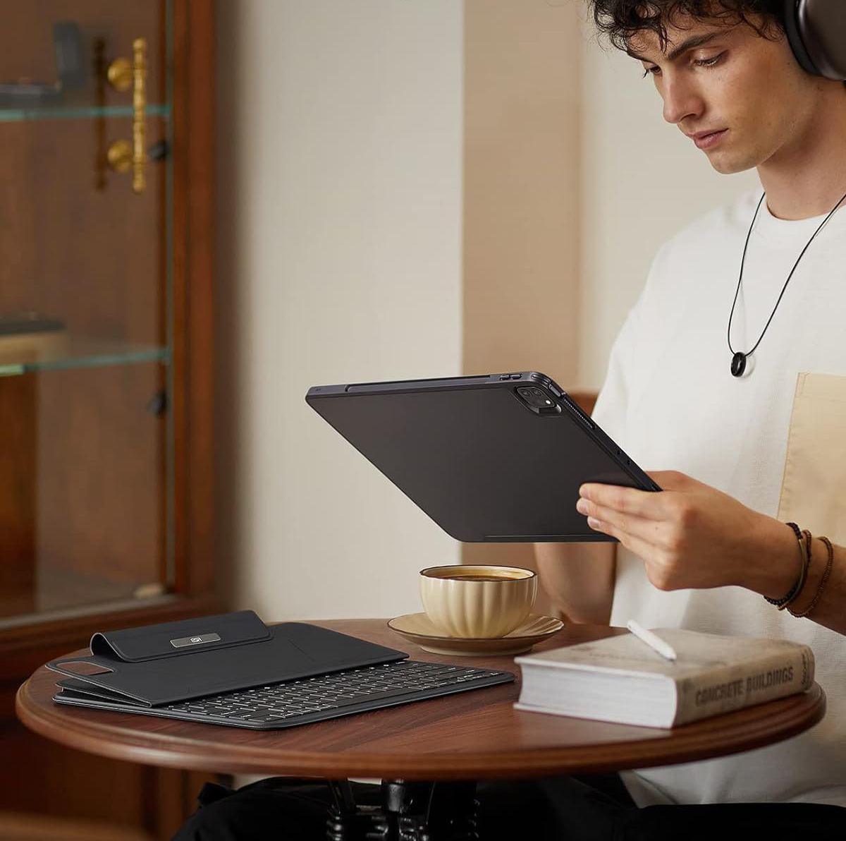 Uszkodzony Etui z klawiaturą ESR Ascend Case Lite, do iPad Pro 12.9 2022-21