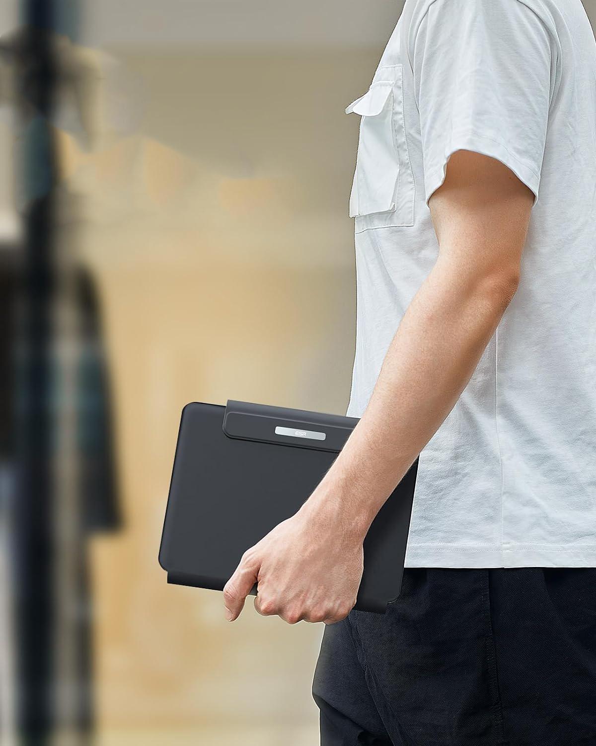 Czarne etui ESR 6B012A do iPada Air 11" (M2, 2024) z klawiaturą