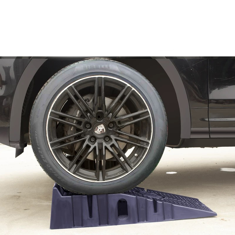 Wzmocnione najazdy samochodowe serwisowe do wymiany oleju i naprawy auta