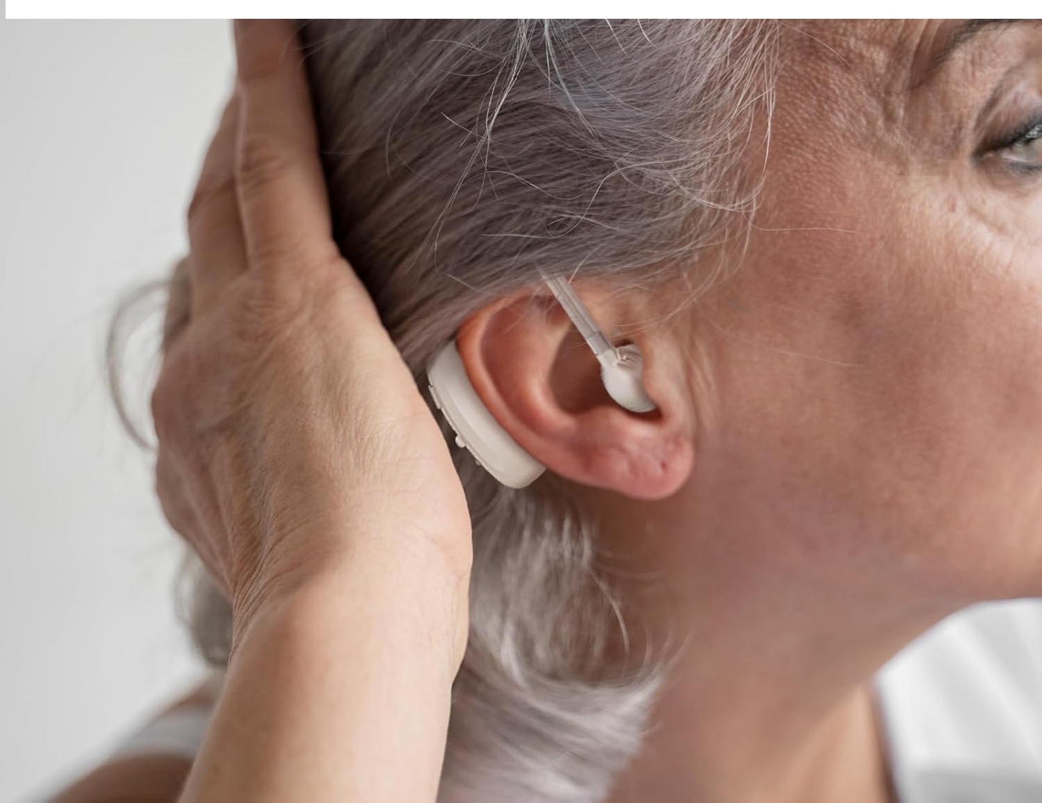 Aparat słuchowy Britzgo A360 dla seniorów 6 poziomów głośności srebrny