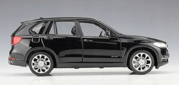 Model BMW X5 w skali 1:24 czarna kolekcjonerska miniatura luksusowego SUV-a