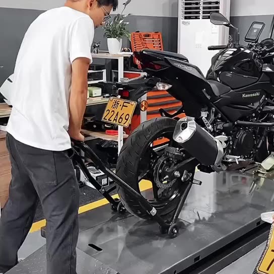 Wzmocnione najazdy samochodowe serwisowe do wymiany oleju i naprawy auta