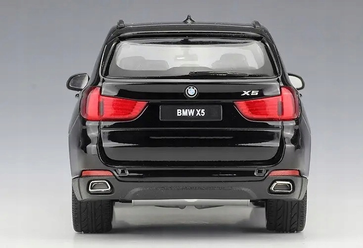 Model BMW X5 w skali 1:24 czarna kolekcjonerska miniatura luksusowego SUV-a