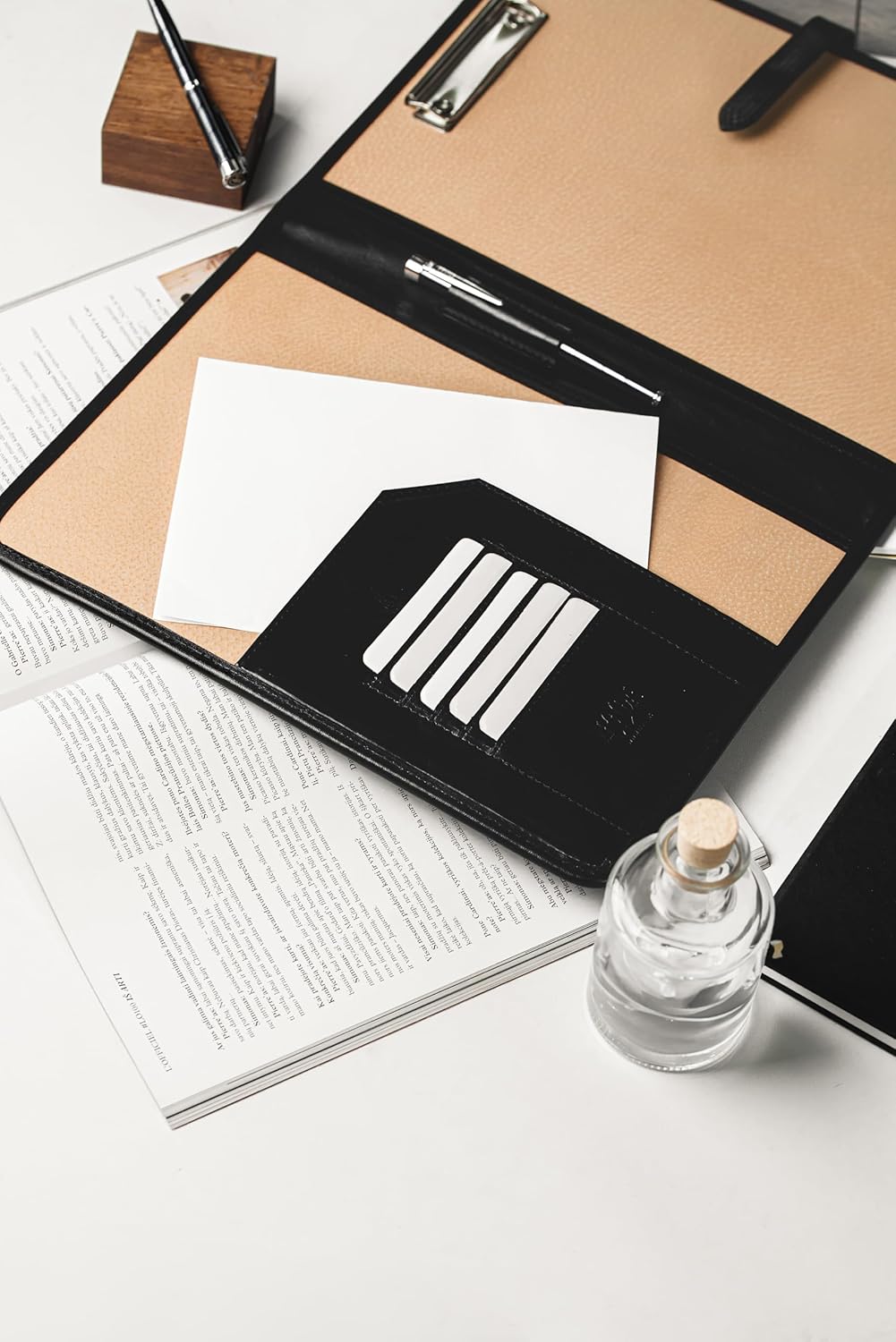 Teczka skórzana z klipem Noda A4 luksusowa konferencyjna czarna