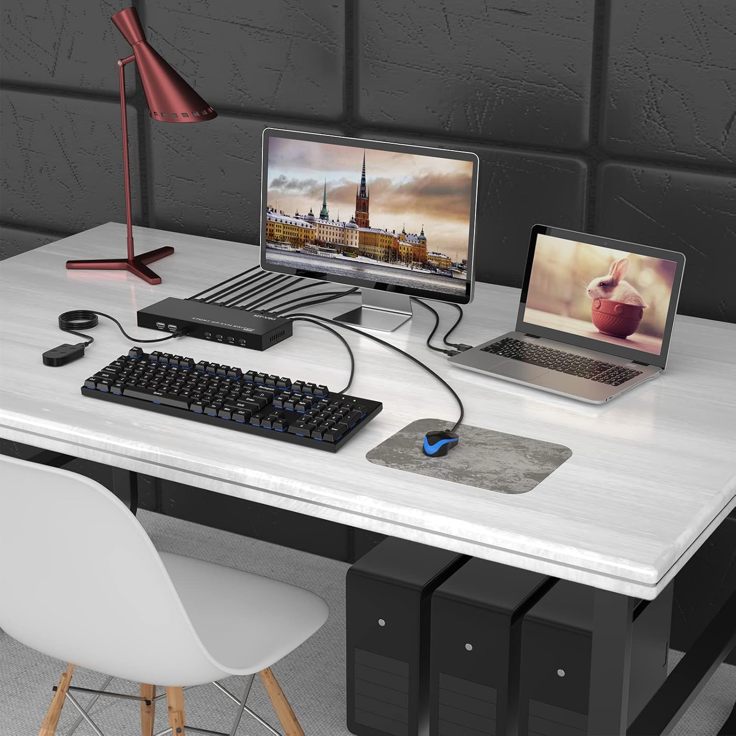 Przełącznik KVM 4 porty DisplayPort 4K60Hz 4x USB Hotkey Auto Switch