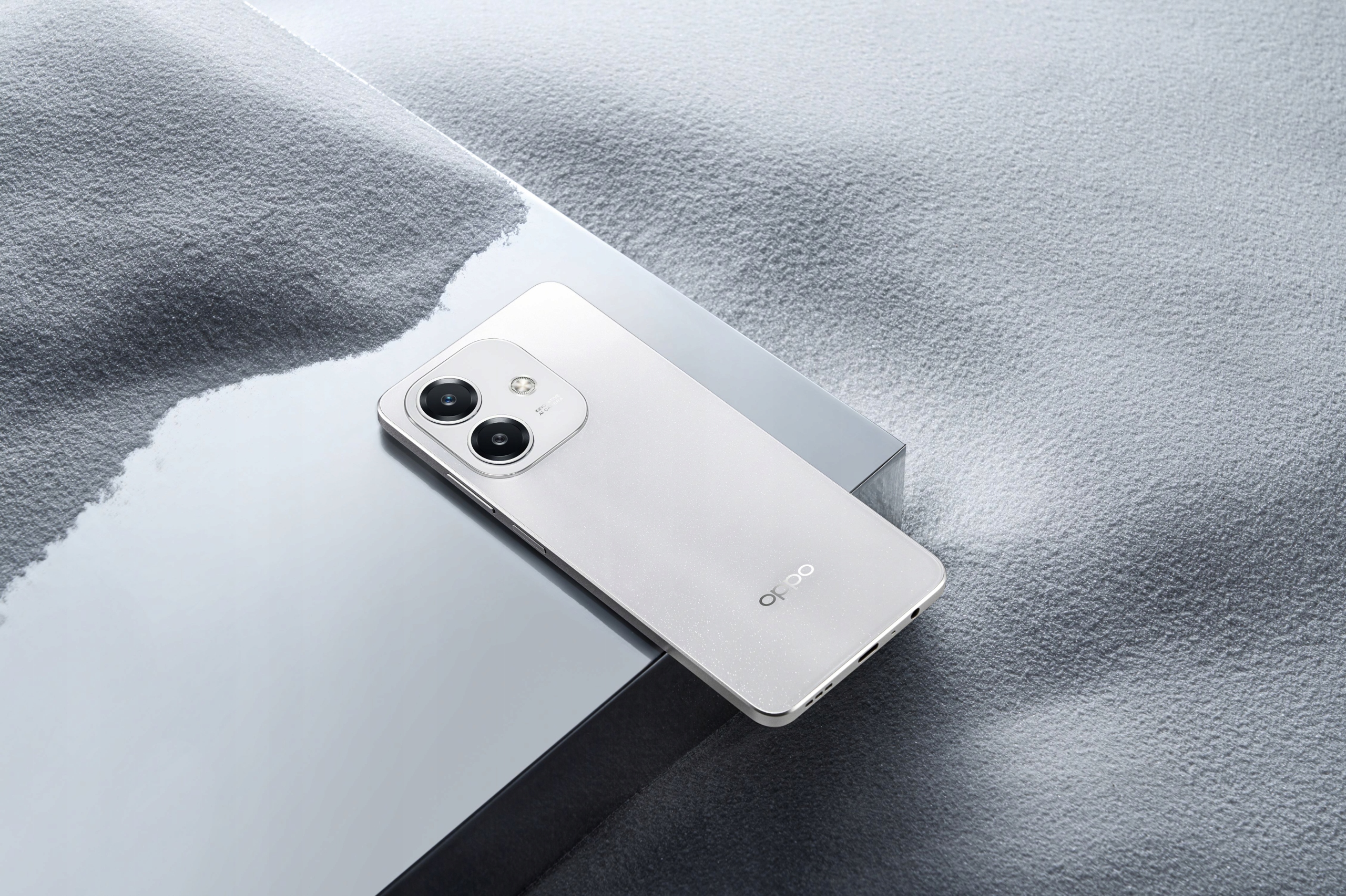 Close-up of the Snapdragon processor inside the OPPO A40m